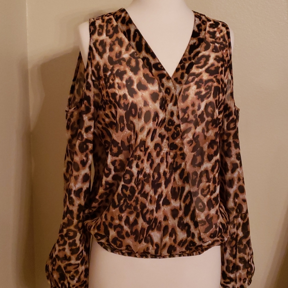 Ladies cold-shoulder long sleeve blouse